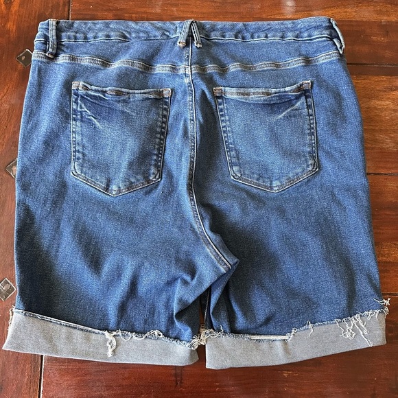 Good American Plus Size Denim Shorts Women’s 24 Longer Inseam Raw Hem - Picture 2 of 8